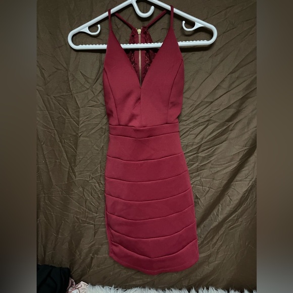 Le Chateau Burgundy Mini Formal Dress Size Women’s XS Fits Like a Small - Picture 3 of 4